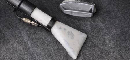 Come pulire la moquette dell'auto: consigli e prodotti più adatti