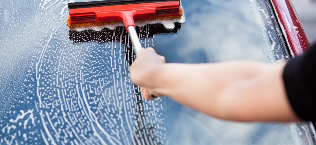 Liquido lavavetri auto: come farlo in casa