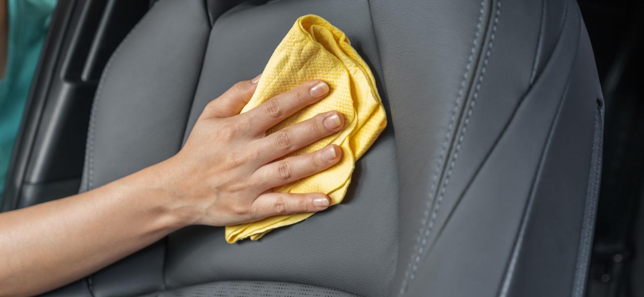 Come pulire sedili in pelle dell'auto
