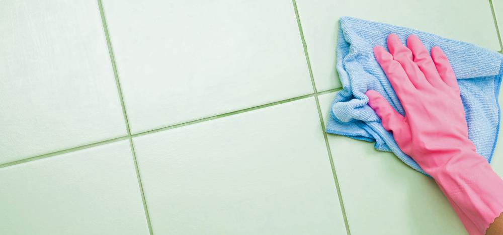 Come pulire le piastrelle del bagno: consigli e prodotti