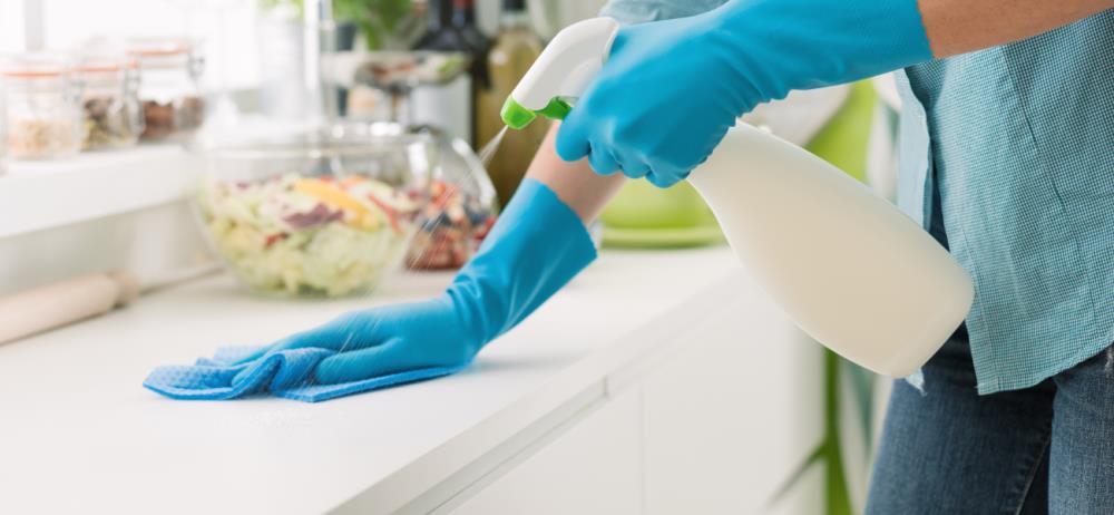 Come pulire il top della cucina? Consigli pratici e veloci