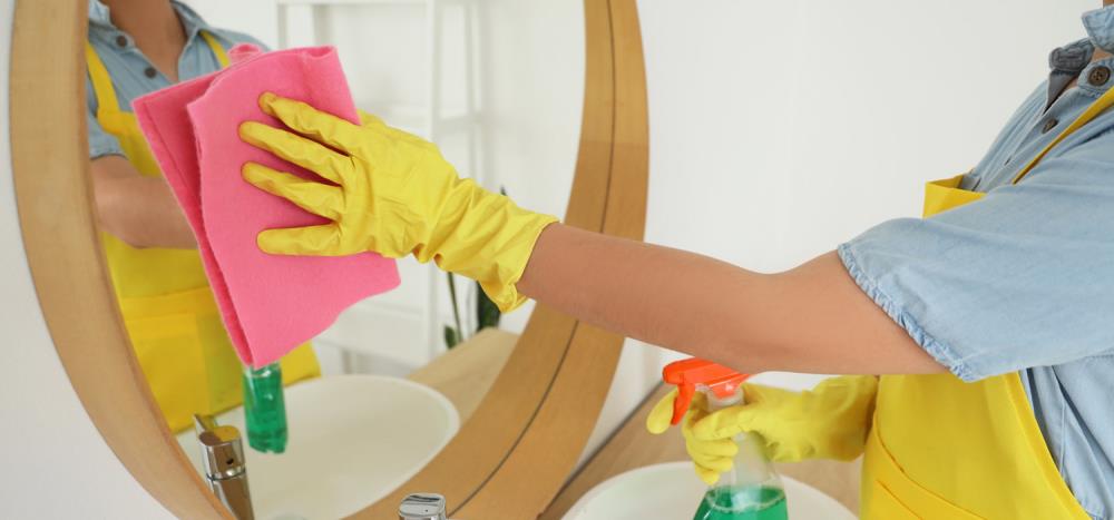Specchi e vetri perfetti: trucchi professionali che funzionano