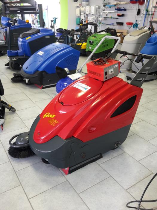 Spazzatrice Gioia 51 ET USATA -completa di batteria e caricabatteria