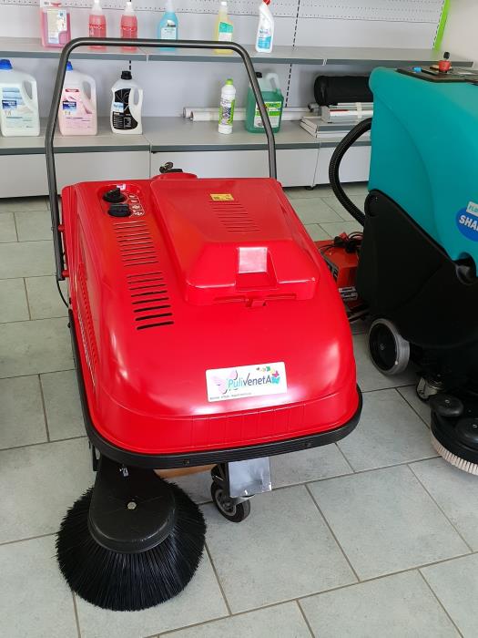 Spazzatrice LION 8000  ME ECO - USATA   cpl batteria e caricabatterie