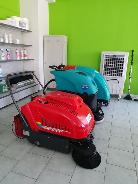 Spazzatrice LION 8000  ME ECO - USATA   cpl batteria e caricabatterie