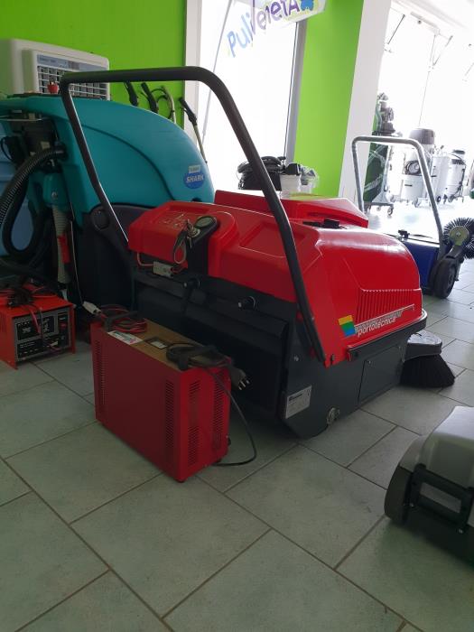 Spazzatrice LION 8000  ME ECO - USATA   cpl batteria e caricabatterie