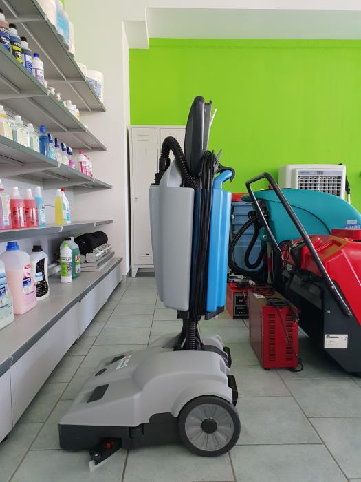 Lavasciuga pavimenti LW 46 HYBRID - ELECTRIC usata