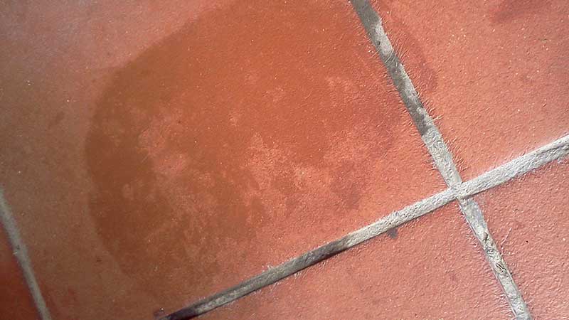 Come pulire le fughe dei pavimenti e quali prodotti o rimedi usare Pulire le fughe dei pavimenti
